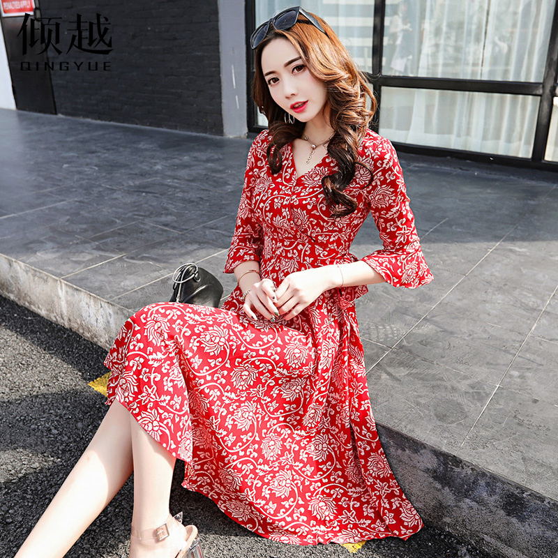 傾越雪紡碎花連衣裙夏季性感V領修身沙灘裙女中長款民族風喇叭袖