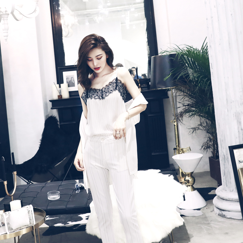 氣質洋氣名媛套裝女夏2018新款吊帶上衣條紋九分褲馬甲時尚三件套